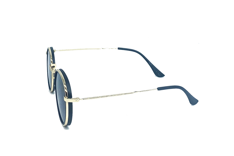 RayBan – RB3907