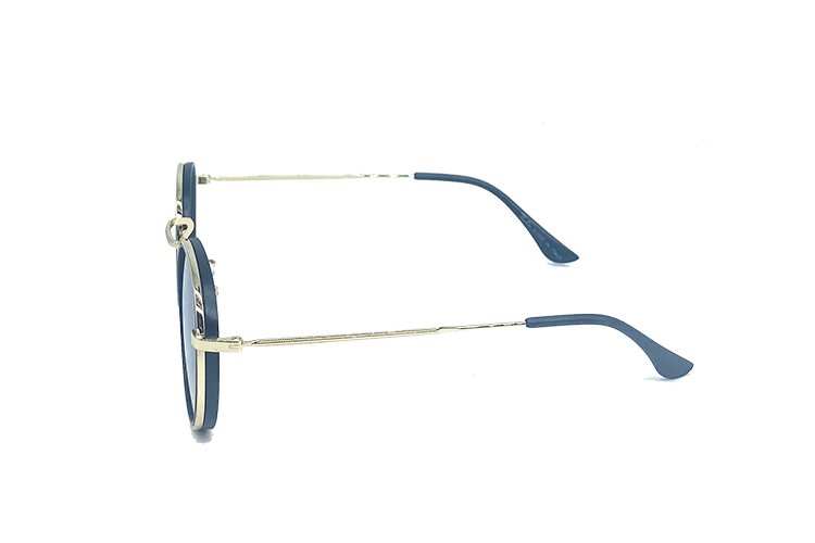 RayBan – RB3905