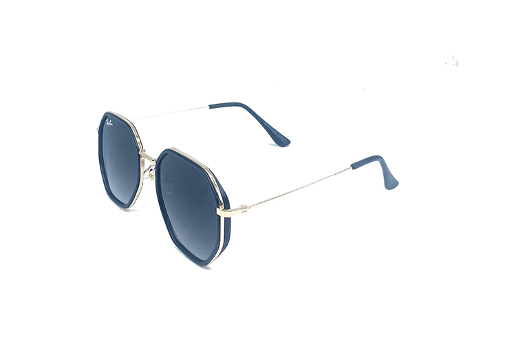 RayBan – RB3903