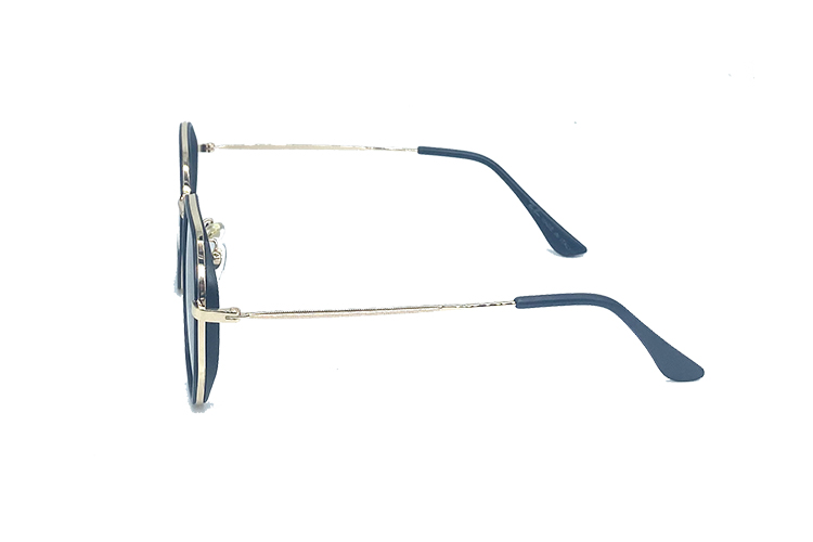 RayBan – RB3903