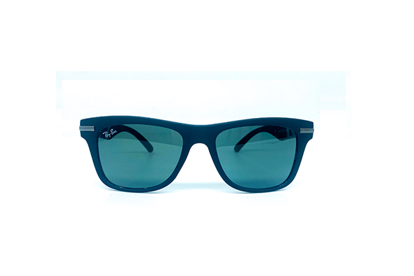 RayBan – RB3935