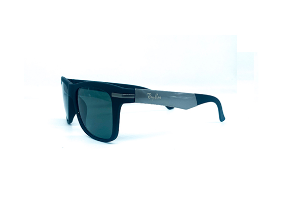 RayBan – RB3935