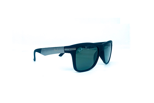 RayBan – RB3935