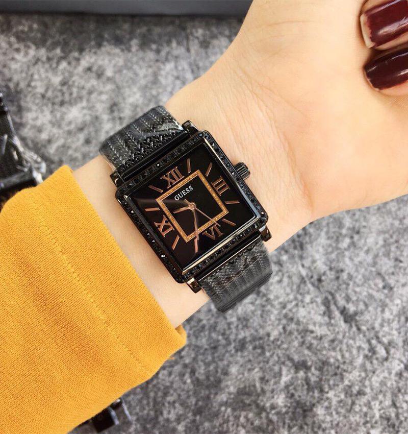 GUESS - W0826L4